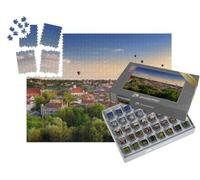 puzzleYOU : Smart Sorted® | Puzzle Photo 1000 pièces « Panorama Estival de la Vieille Ville de Vilnius avec des montgolfières colorées »