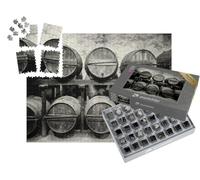 puzzleYOU : Smart Sorted® | Puzzle Photo 1000 pièces « Tonneaux empilés dans Une Cave à vin, Noir et Blanc »