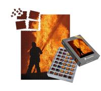 puzzleYOU : Smart Sorted® | Puzzle Photo 1000 pièces « Un Pompier Solitaire Qui Lutte Contre Le feu »