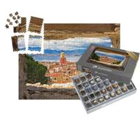 puzzleYOU : Smart Sorted® | Puzzle Photo 1000 pièces « Vue sur Le clocher de l'église et Les Vieux toits du Village de Saint Tropez à Travers Une fenêtre en Pierre »