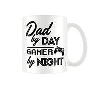 Pyramid International - Mug DAD BY DAY GAMER BY NIGHT (Taille unique) (Blanc/Noir)