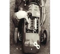 Pyramid International WDC21612Jesse Alexander 60 x 80 cm Ferrari Mechanic French Gp 1954 CanvasToile imprimée sur cadre en mdf - canvas