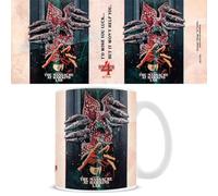 PYRAMID Stranger Things S4 - Mug - 315 ML - Massacre du Laboratoire d'Hawkins