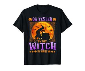 QA Tester by Day Witch by Night Costume d'halloween T-Shirt