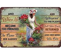 QIRIUS Plaque en métal « And When Life Became Too Frenzied, She Came To Her Garden » - Décoration murale amusante pour la maison, la cuisine, le bar - 30,5 x 20,3 cm