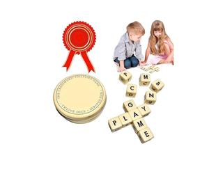 Qless Dice Game with Twelve Dice Letters, The Crossword Solitaire Game with Case, Portable Crossword Solitaire Dice Game, for Camping Games Family Education, Suitable for 3+ (1set)