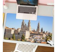 QRFASFZO Tapis de Souris Gaming - 30x80 cm - Tapis de Souris Esports - Ne Glisse jamais - Couverture complète du Bureau - Vue de Saint-Jacques-de-Compostelle avec la cathédrale de Saint-Jacques-de-Co