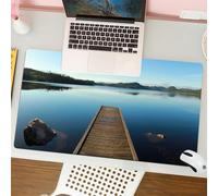 QRFASFZO Tapis de Souris Gaming - 30x80 cm - Tapis de Souris Esports - Ne Glisse jamais - Couverture complète du Bureau - Art, jetée en Bois sur Un lac Calme se reflétant dans l'eau