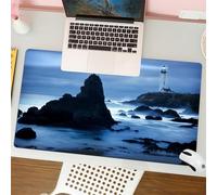 QRFASFZO Tapis de Souris Gaming - 30x80 cm - Tapis de Souris Esports - Ne Glisse jamais - Couverture complète du Bureau - Vue sur l'océan, Un Phare Scintillant vers Le Ciel Sombre, Debout sur Une côt