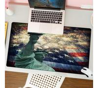 QRFASFZO Tapis de Souris Gaming - 30x80 cm - Tapis de Souris Esports - Ne Glisse jamais - Couverture complète du Bureau - La Statue de la Liberté s'illumine avec des Feux d'artifice et Le Drapeau amé