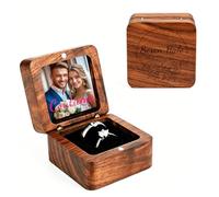 QSZ Boîte à Bague en Bois Gravée Personnalisée - Forme Cœur/Carrée, Emplacement Simple/Double pour Célébrations de Mariage, Propositions, Saint-Valentin & Anniversaires (carrée - Photo)