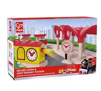 Hape Quai de Gare Circuit Train Bois Enfant 3 Ans et + - Kit Jeux de Construction 5 Pièces en Bois - Enregistrement Vocal et Eclairage des Rails - Jouet Compatible Marques Traditionnelles
