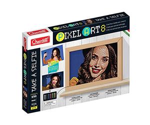 Quercetti Pixel Art 8 Take a Selfie Kit Mosaique Enfant et Kit Mosaique Adulte Transformez vos Photos en Tableaux de Picots Loisir Créatif Enfant et Adulte Jeu de Motricité Fine et Décoration DIY