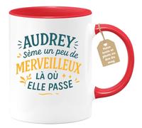 quotedazur Café-Croissant - Mug Audrey Répand Un Peu De Merveilleux Partout Où Elle Passe - Rouge/céramique