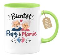 quotedazur Café-Croissant - Mug Bientôt Papy & Mamie - Vert/Céramique | Annoncez l'arrivée de votre nouveau titre avec ce mug chaleureux.