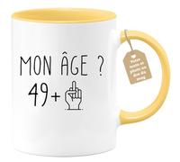 quotedazur Café-Croissant - Mug Personnalisable Texte Photo Humour Anniversaire 50 Ans Mon Âge Doigt Honneur - Cadeau Noël Original Cinquantenaire Tasse 1976 Homme Femme - Jaune/Céramique