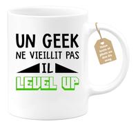 quotedazur Café-Croissant - Mug Personnalisable Texte Photo Humour Anniversaire Un Geek Ne Vieillit Pas Il Level Up - Cadeau Noël Original Adolescent Tasse Nerd Gamer Homme - Blanc/Céramique
