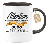 quotedazur Café-Croissant - Mug Personnalisable Texte Photo Tasse Cadeau Noël Cette Personne Peut Parler De Judo À Tout Moment - Noir/Céramique
