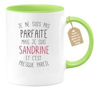 quotedazur Café-Croissant - Mug Personnalisable Texte Photo Tasse Cadeau Noël Je Ne Suis Pas Parfaite Mais Je Suis Sandrine Et C'Est Presque Pareil - Vert/Céramique