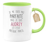 quotedazur Café-Croissant - Mug Personnalisable Texte Photo Tasse Cadeau Noël Je Ne Suis Pas Parfaite Mais Je Suis Audrey Et C'Est Presque Pareil - Vert/Céramique