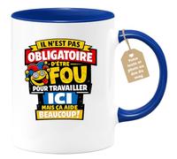 quotedazur Café-Croissant - Mug Personnalisé Collègue Travail - Il N'est Pas Obligatoire D'être Fou Pour Travailler Ici Mais Ça Aide Beaucoup ! - Cadeau Pot De Départ, Stagiaire, Manager, Secret Sant