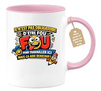 quotedazur Café-Croissant - Mug Personnalisé Collègue Travail - Il N'est Pas Obligatoire D'être Fou Pour Travailler Ici Mais Ça Aide Beaucoup ! - Cadeau Pot De Départ, Stagiaire, Manager, Secret Sant