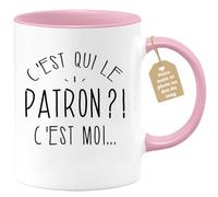 quotedazur Café-Croissant - Mug Personnalisé Humour C'Est Qui Le Patron - Cadeau Noël Original Drôle Chef Tasse Homme - Rose/Céramique