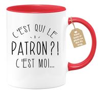 quotedazur Café-Croissant - Mug Personnalisé Humour C'Est Qui Le Patron - Cadeau Noël Original Drôle Chef Tasse Homme - Rouge/Céramique