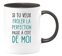 quotedazur Café-Croissant - Mug Personnalisé Humour Si Tu Veux Frôler La Perfection Passe A Côté De Moi - Cadeau Noël Original Tasse Humoristique Chef Homme Femme - Noir/Céramique