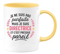 quotedazur Café-Croissant - Mug Personnalisé Je Ne Suis Pas Parfaite Mais Directrice, C'Est Presque Pareil Cadeau Femme Tasse Pour Noël - Jaune/Céramique