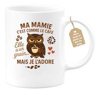 quotedazur Café-Croissant - Mug Personnalisé Ma Mamie C'Est Comme Le Café Elle A Un Grain... Mais Je L'Adore Cadeau Tasse Pour Noël Grand-Mère - Blanc/Céramique