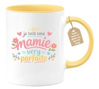 quotedazur Café-Croissant - Mug Personnalisé Mamie - Je Suis Une Mamie Very Parfaite - Cadeau Fête Des Grands Mères Noël Original - Jaune/céramique