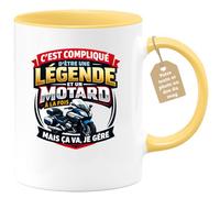 quotedazur Café-Croissant - Mug Personnalisé Moto - Tasse C'est Compliqué D'être Une Légende Et Un Motard À La Fois Mais Ça Va Je Gère - Cadeau Motard Homme - Jaune/céramique