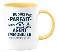 quotedazur Café-Croissant - Mug Personnalisé Pas Parfait Mais Agent Immobilier, C’Est Presque Pareil Cadeau Tasse Pour Noël Au Travail - Jaune/Céramique