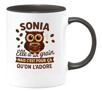 quotedazur Café-Croissant - Mug Personnalisé Sonia A Un Grain, C’Est Pour Ça Qu’On L’Adore, Parfait Cadeau Noël Et Tasse Femme - Noir/Céramique
