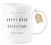quotedazur Café-Croissant - Mug Personnalisé Tasse Cadeau C'Est Compliqué D'Être Un Homme Noël Et Commercial À La Fois Mais Ca Va Je Gère - Blanc/Céramique