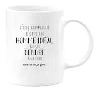 quotedazur Café-Croissant - Mug Personnalisé Tasse Cadeau C'Est Compliqué D'Être Un Homme Noël Et Gendre À La Fois Mais Ca Va Je Gère - Blanc/Céramique