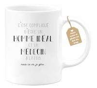 quotedazur Café-Croissant - Mug Personnalisé Tasse Cadeau C'Est Compliqué D'Être Un Homme Noël Et Medecin À La Fois Mais Ca Va Je Gère - Blanc/Céramique