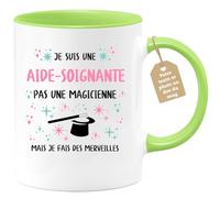 quotedazur Café-Croissant - Mug Personnalisé Tasse Cadeau Femme Noël Je Suis Une Aide- Soignante Pas Une Magicienne Mais Je Fais Des Merveilles - Vert/Céramique