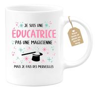 quotedazur Café-Croissant - Mug Personnalisé Tasse Cadeau Femme Noël Je Suis Une Éducatrice Pas Une Magicienne Mais Je Fais Des Merveilles - Blanc/Céramique