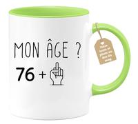 quotedazur Café-Croissant - Mug Personnalisé Tasse Cadeau Noël Anniversaire 77 Ans 1949 Mon Âge Doigt Honneur - Vert/Céramique