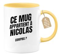 quotedazur Café-Croissant - Mug Personnalisé Tasse Cadeau Noël Ce Mug Appartient À Nicolas Compris - Jaune/Céramique