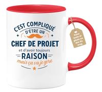 quotedazur Café-Croissant - Mug Personnalisé Tasse Cadeau Noël C'Est Compliqué D'Être Un Chef De Projet Et D'Avoir Toujours Raison Mais Ça Va Je Gère - Rouge/Céramique