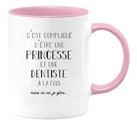 quotedazur Café-Croissant - Mug Personnalisé Tasse Cadeau Noël C'Est Compliqué D'Être Une Princesse Et Dentiste A La Fois Mais Je Gère - Rose/Céramique