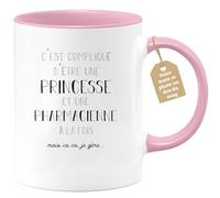 quotedazur Café-Croissant - Mug Personnalisé Tasse Cadeau Noël C'Est Compliqué D'Être Une Princesse Et Pharmacienne A La Fois Mais Je Gère - Rose/Céramique