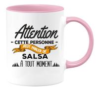 quotedazur Café-Croissant - Mug Personnalisé Tasse Cadeau Noël Cette Personne Peut Parler De Salsa À Tout Moment - Rose/Céramique