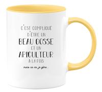 quotedazur Café-Croissant - Mug Personnalisé Tasse Cadeau Noël Compliqué D'Être Un Beau Gosse Et Un Apiculteur À La Fois Mais Ça Va Je Gère - Jaune/Céramique