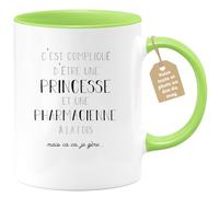 quotedazur Café-Croissant - Mug Personnalisé Tasse Cadeau Noël Femme C'Est Compliqué D'Être Une Princesse Et Pharmacienne A La Fois Mais Je Gère - Vert/Céramique