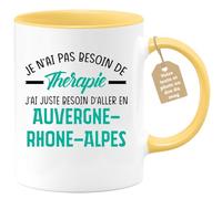 quotedazur Café-Croissant - Mug Personnalisé Tasse Cadeau Noël Je N'Ai Pas Besoin De Thérapie J'Ai Juste Besoin D'Aller En Auvergne- Rhône- Alpes - Jaune/Céramique