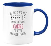 quotedazur Café-Croissant - Mug Personnalisé Tasse Cadeau Noël Je Ne Suis Pas Parfaite Mais Je Suis Cadre Et C'Est Presque Pareil - Bleu/Céramique